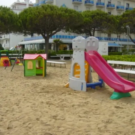 Il Panfilo Sul Mare